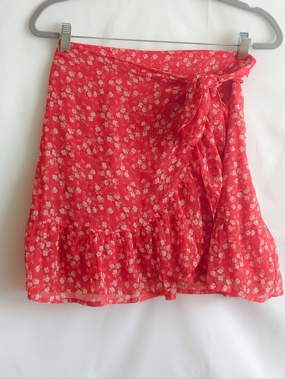Abercrombie & Fitch Red & White Floral Lightweight Ruffled Wrap Mini Skirt Sze S